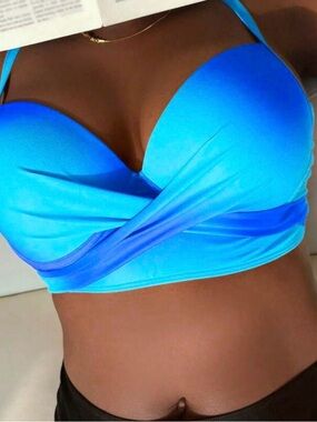 NWOT Size 12 Blue Ombré Twist-Front Push-Up Swim Top With Underwire
